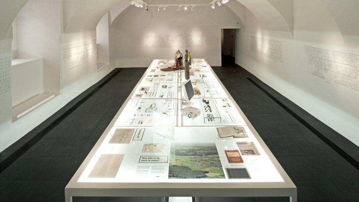 Bronze Age princely tombs, Eggenberg castle