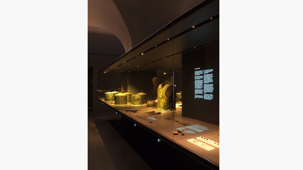 Bronze Age princely tombs, Eggenberg castle