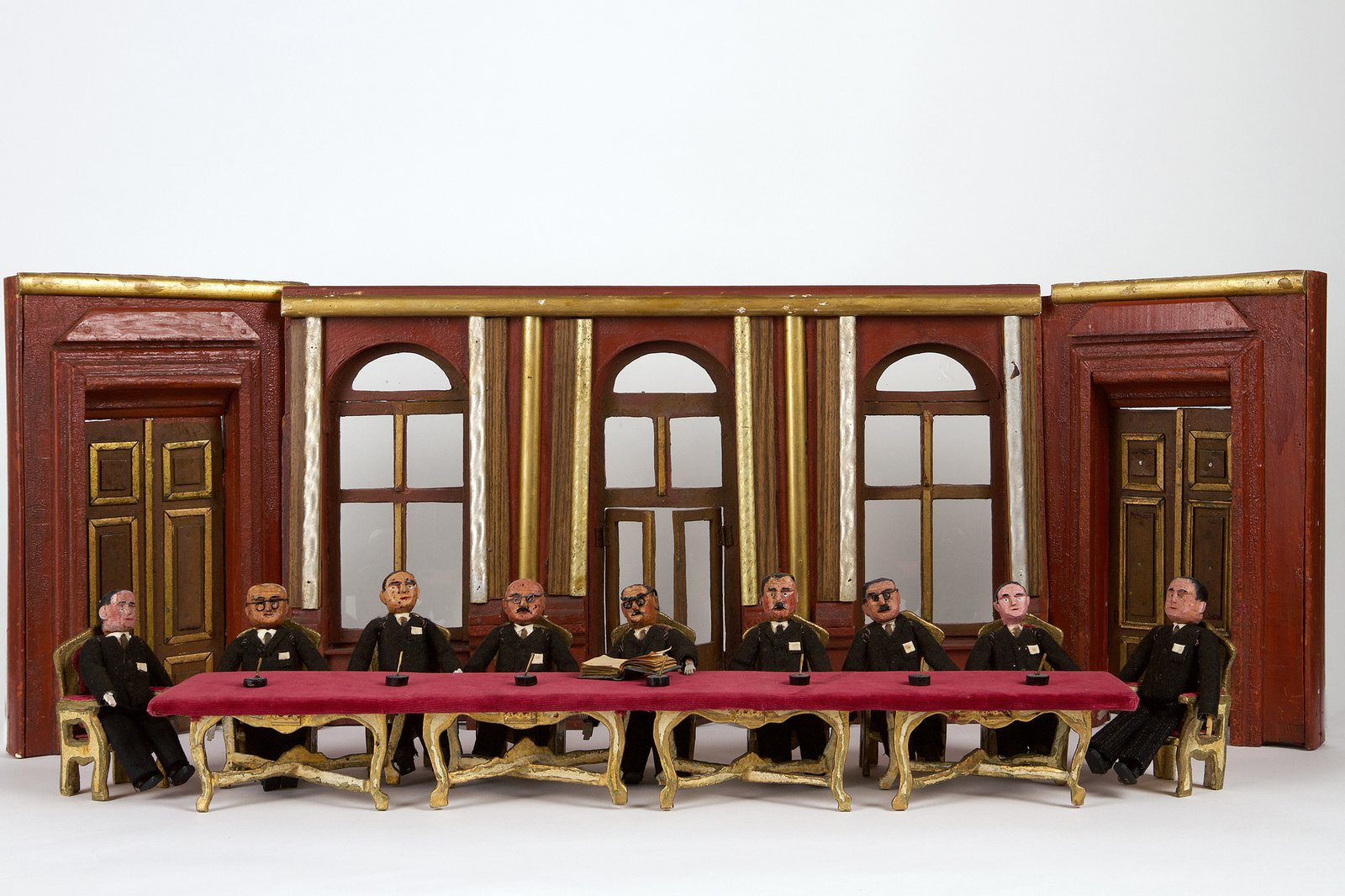 In the exhibition: cork model of the signing of the state treaty