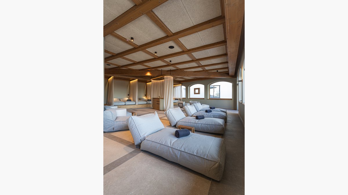 Neue Post – Upside Down Town Hotel