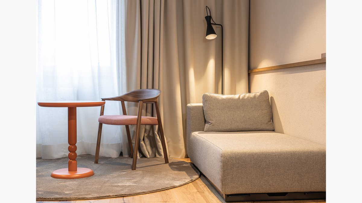 Neue Post – Upside Down Town Hotel