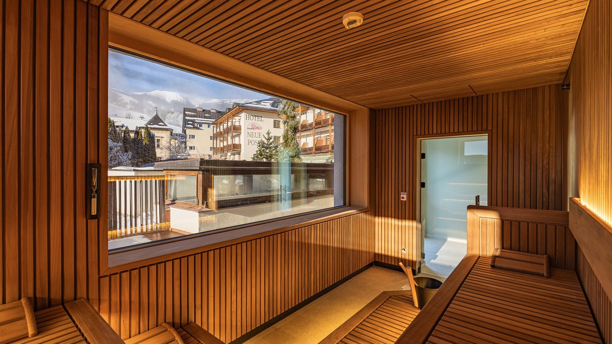 Neue Post – Upside Down Town Hotel