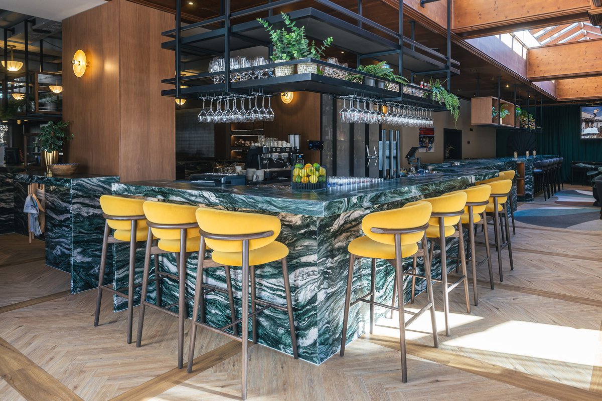 Neue Post – Upside Down Town Hotel