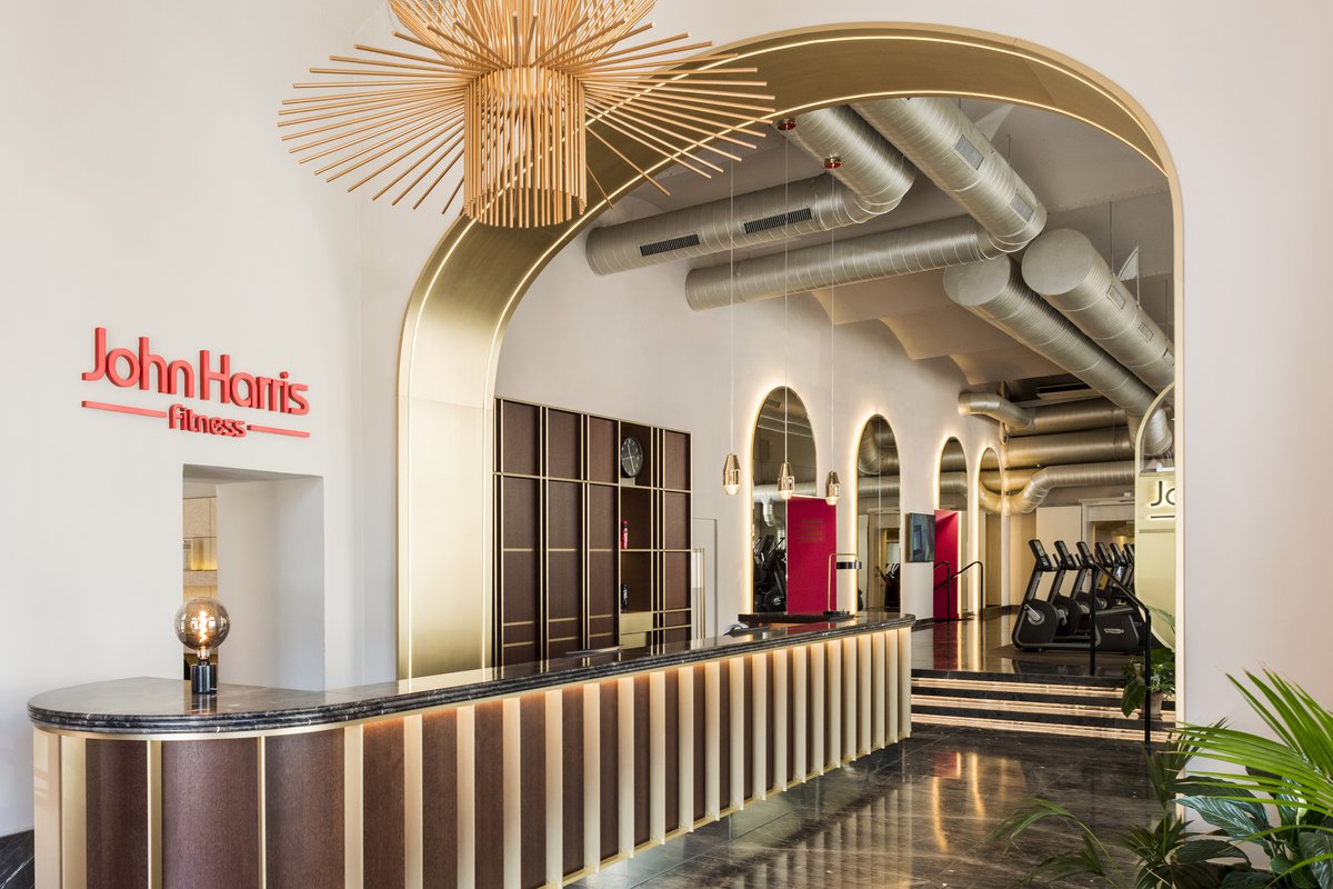 John Harris Schillerplatz 1010, Entree