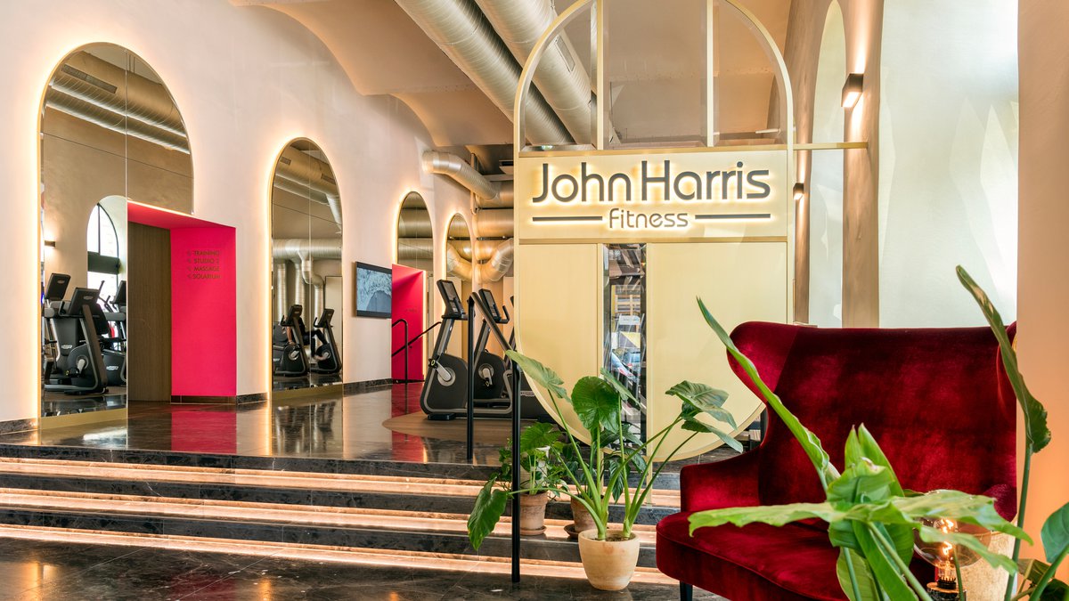 John Harris Schillerplatz 1010, Entree