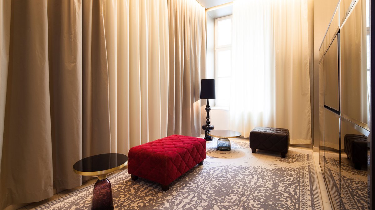 John Harris Schillerplatz 1010, Beletage