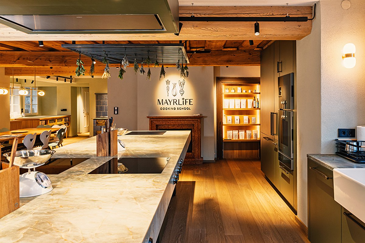 MAYRLIFE  Cooking School