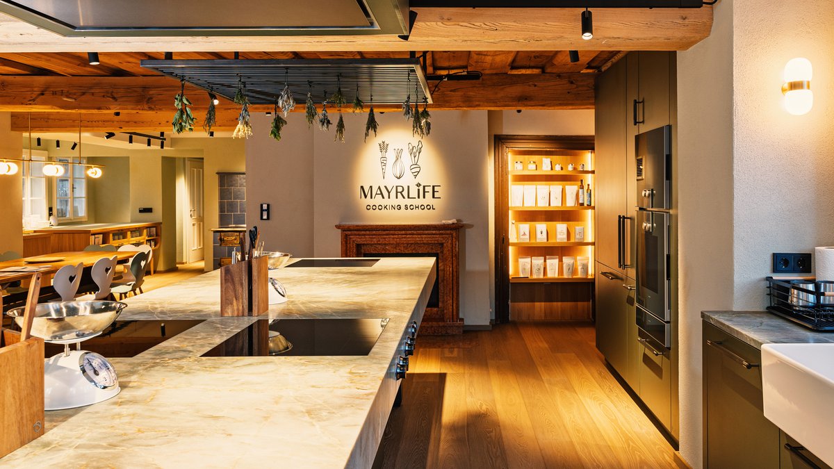 MAYRLIFE  Cooking School