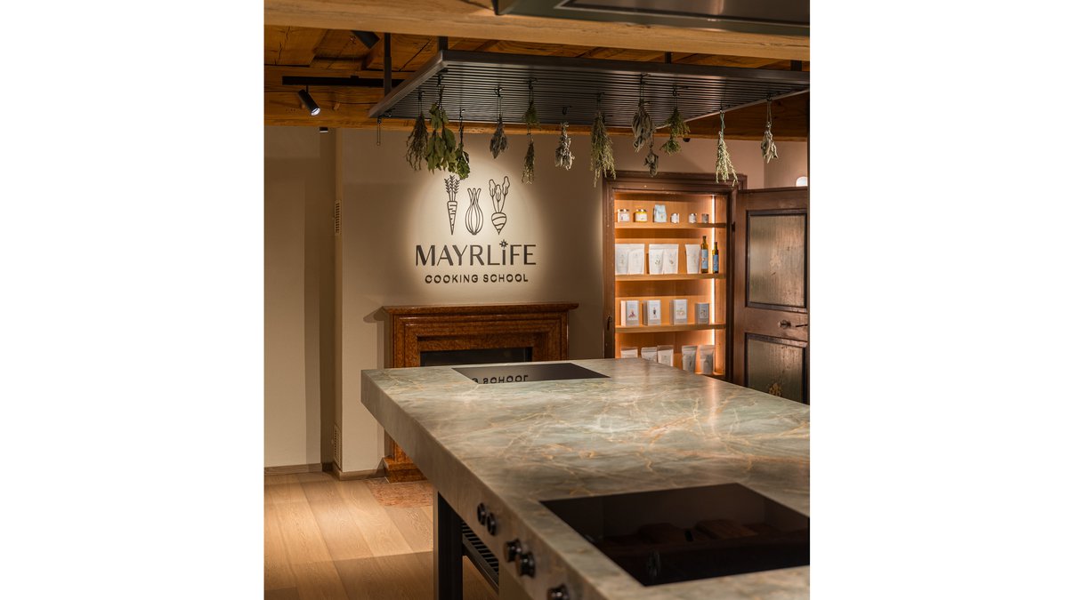 MAYRLIFE  Cooking School