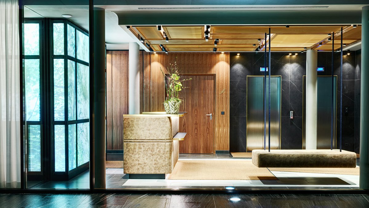 STAGE 12 Hotel by Penz