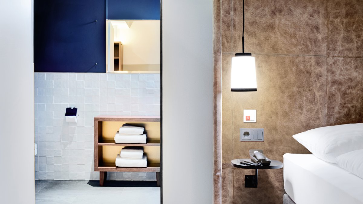 STAGE 12 Hotel by Penz